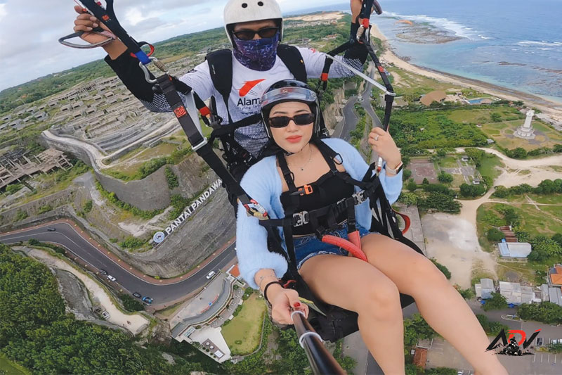 Bali Paragliding Experience guest moment 3