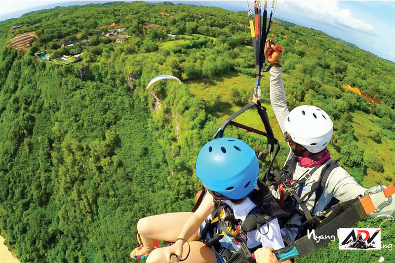 Bali Paragliding Experience guest moment 7